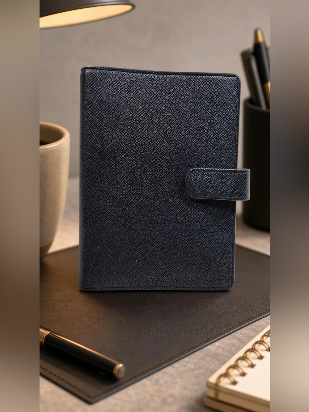 ✨Authentic Louis Vuitton Agenda Taiga - Black (MM) ✨